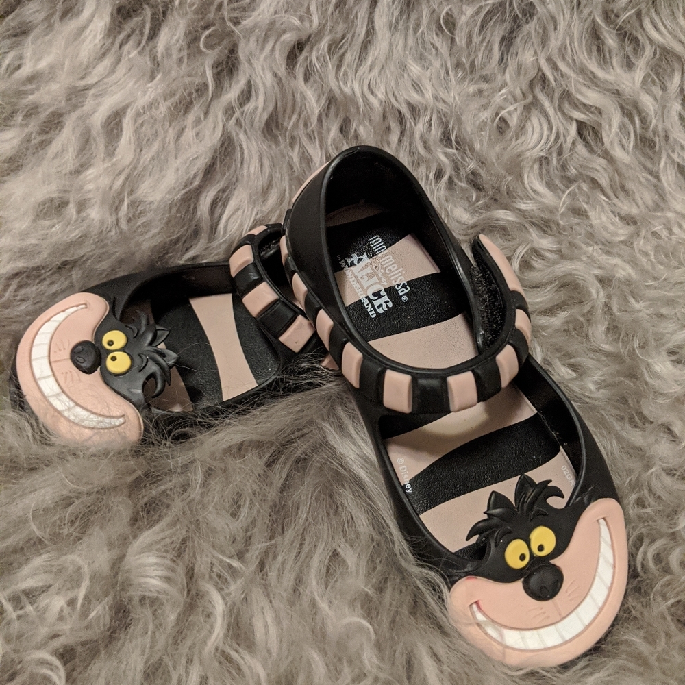Mini Melissa Alice in Wonderland Cheshire Cat sz 9
